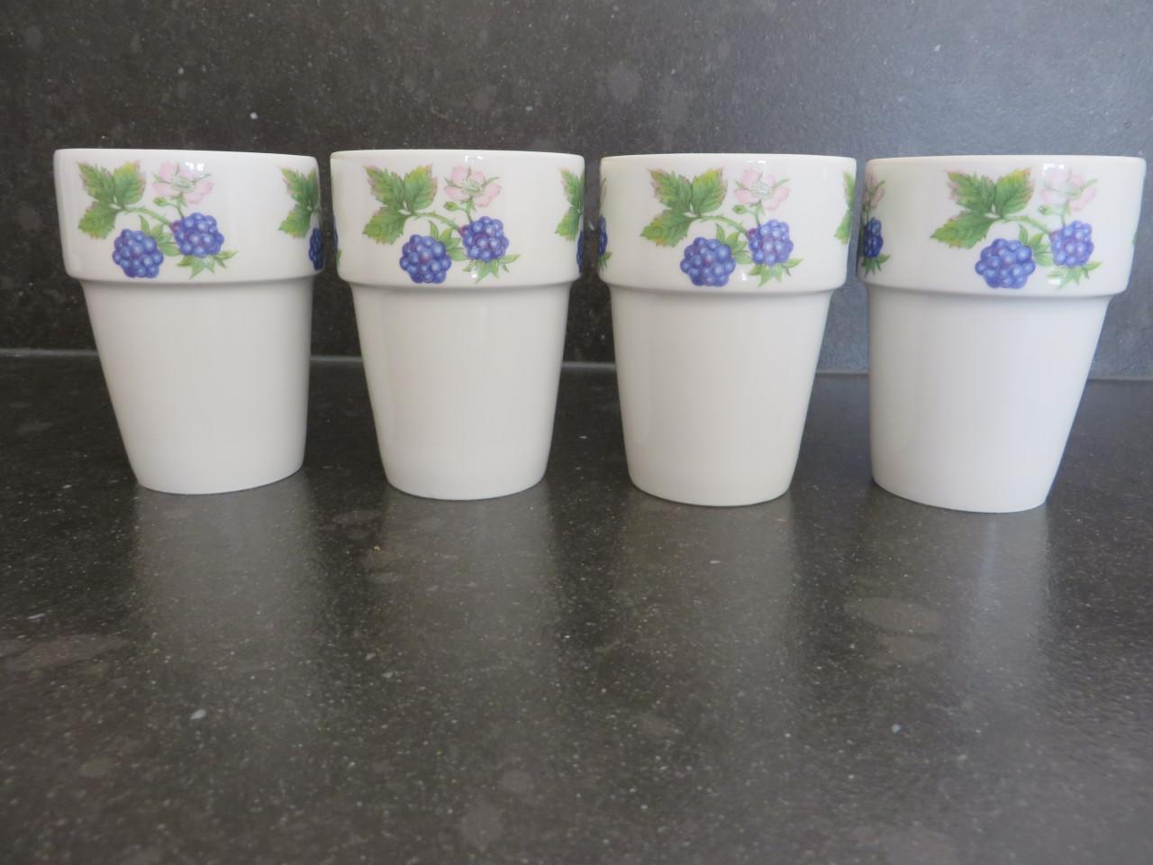 Borden  Glazen  Kop en schotel