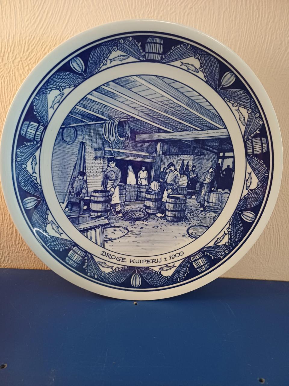 Antieke-Olielamp , Delfs-Blauwe Bordjes , Foto-Lijstjes  etc etc