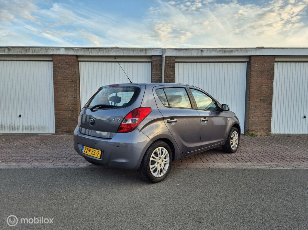 Hyundai I 20 1.2i dynamicversion / 5-deurs / dealeronderhouden/ airco / par