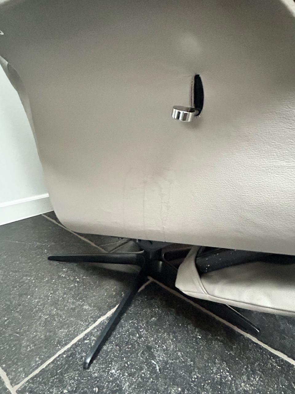 2 zeer mooie relax fauteuils izgs 350,- p/s