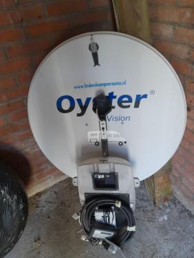 Grote Oyster sateliet schotel 85 cm in prima staat
