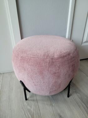 Mooie roze poef