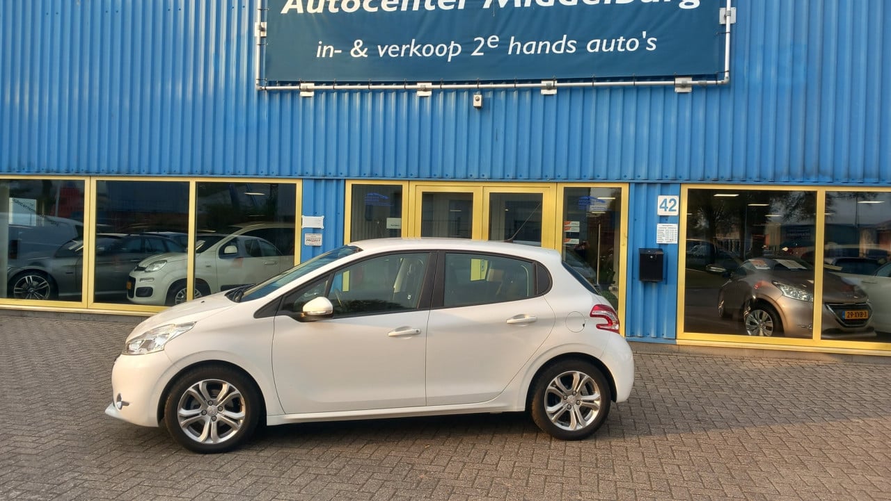 Peugeot 208 1.2 VTI Envy 5deurs bj:2014 107.000km airco lm-velgen
