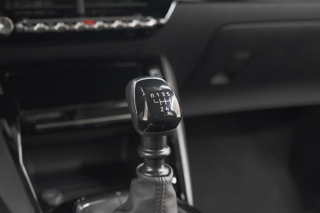 Peugeot 208 puretech 100 allure pack | nieuw model | apple carplay | parkee