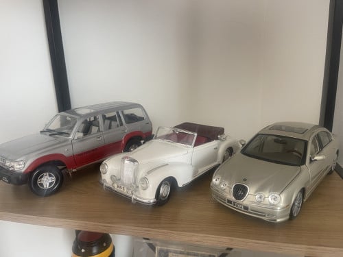 3x 1:18 modelauto
