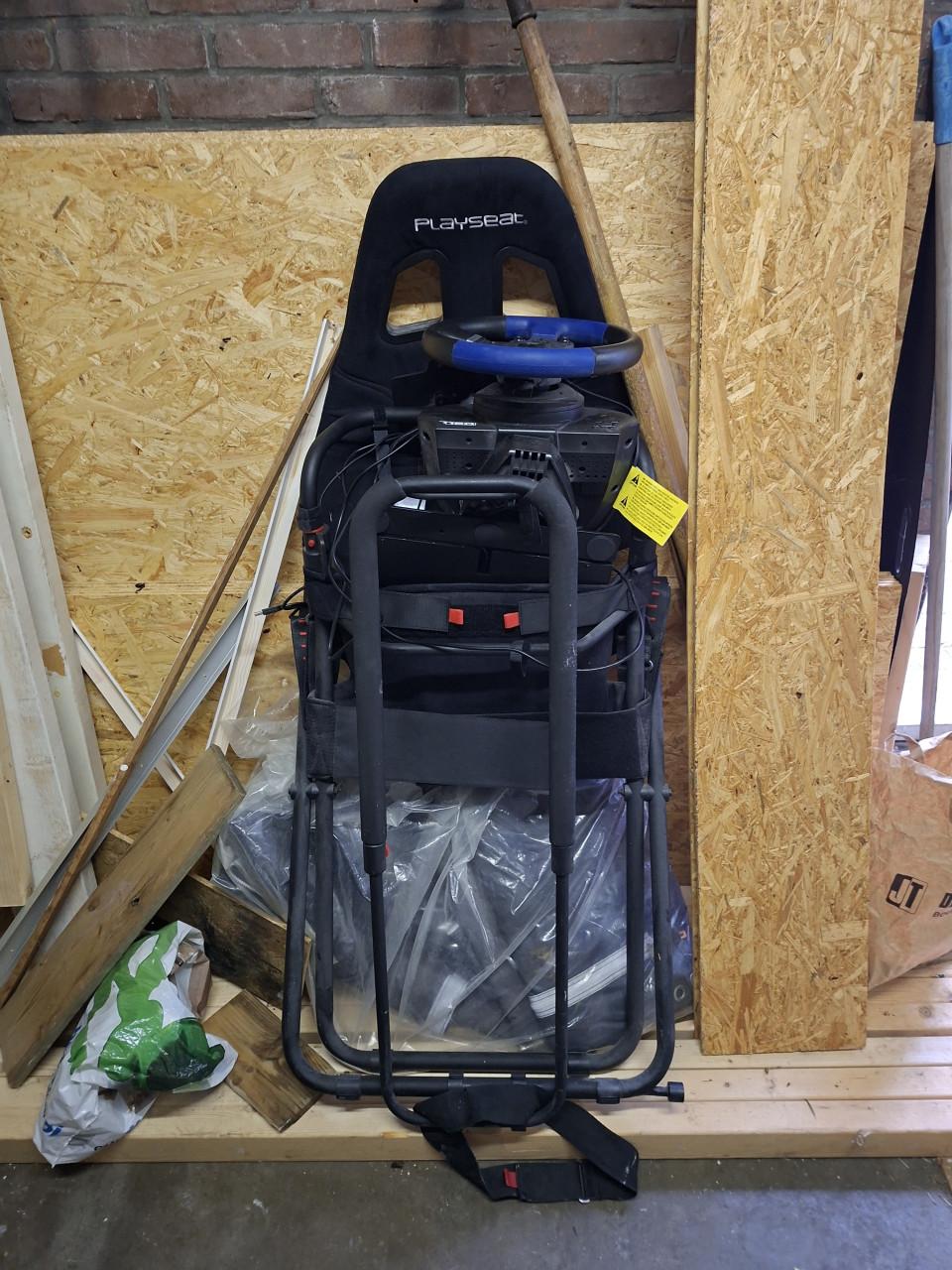 Playseat met stuur een pedalen. ps 4