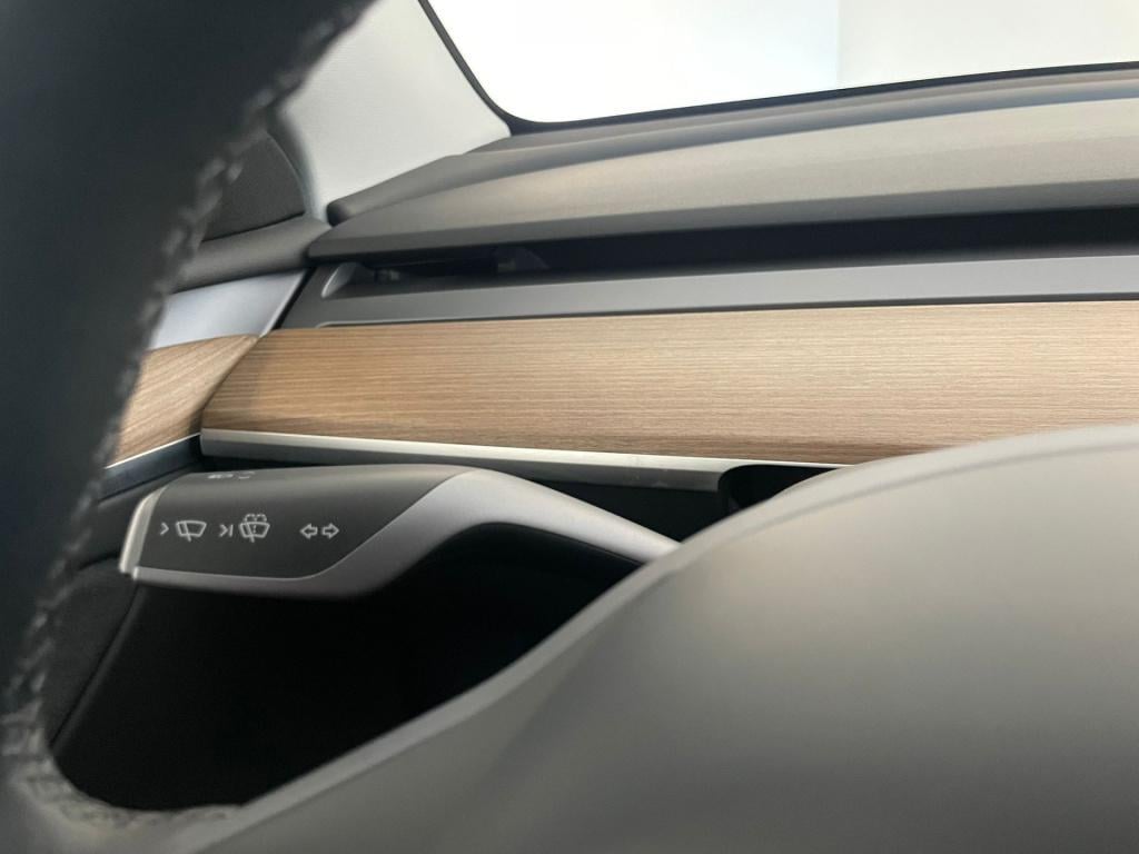 Tesla Model Y long range awd 75 kwh