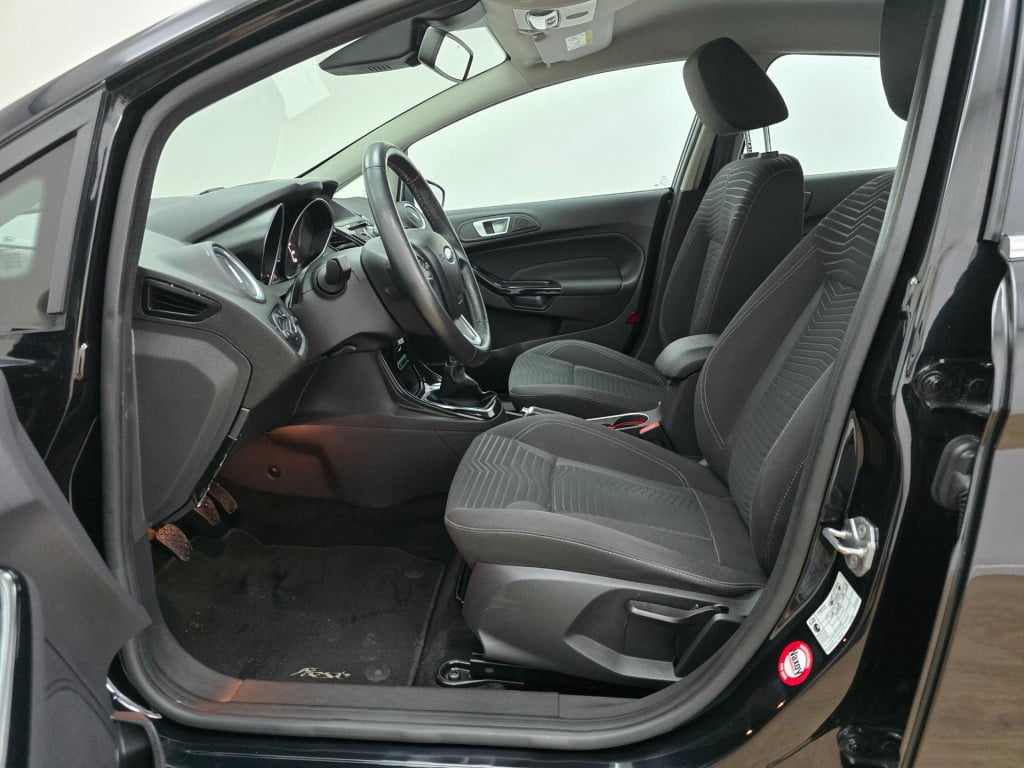 Ford Fiesta occasion titanium uitvoering met cruisecontrol en bluetooth | t