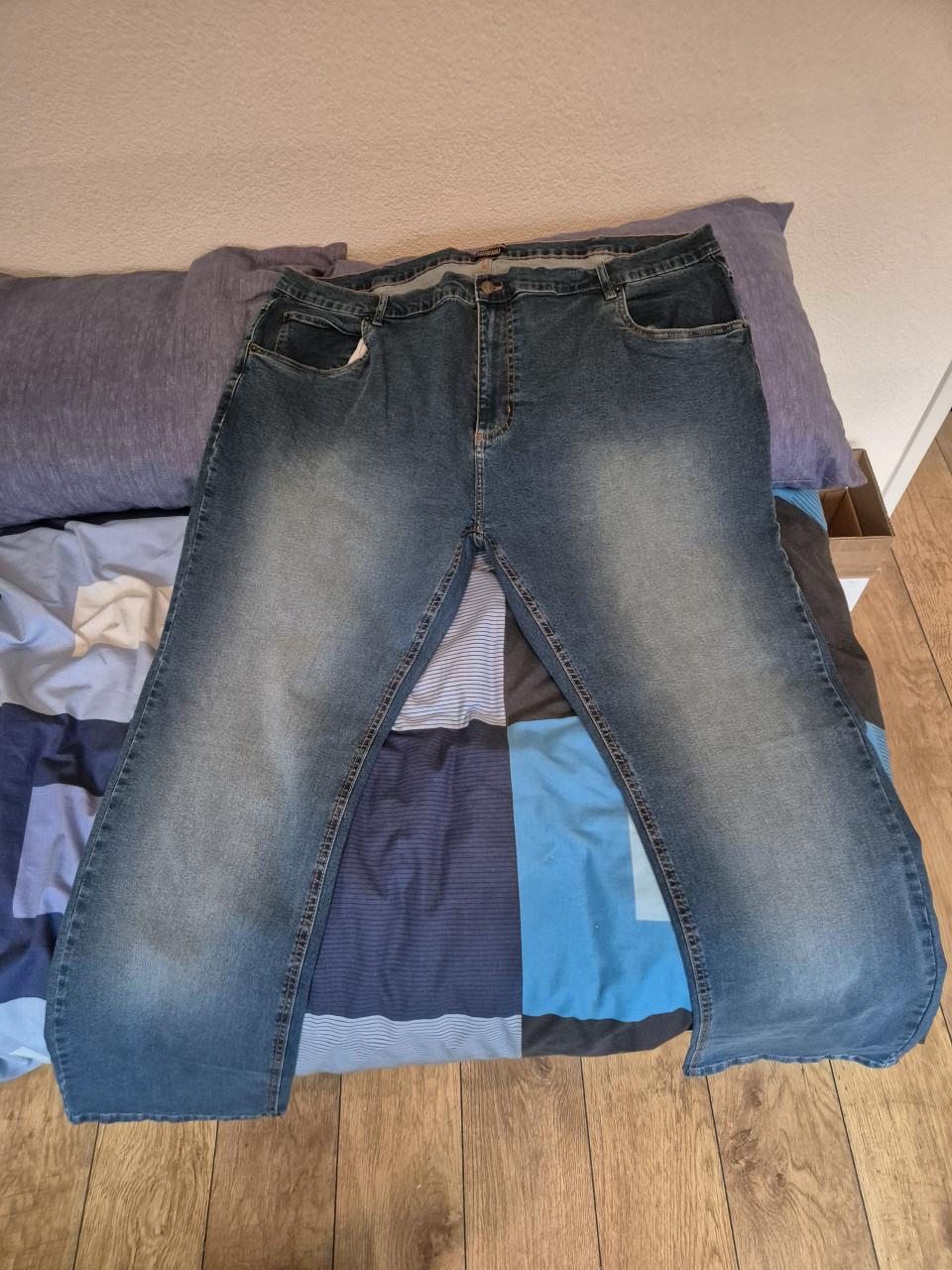 Spijkerbroeken grote maten, prijs per stuk