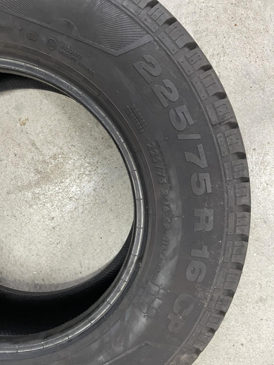 Camperbanden. 225-75/16