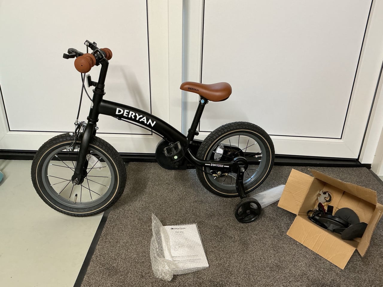 Peuter-/kinder 3 in 1 loop/fiets met zijwielen zwart 14 inch merk Deryan