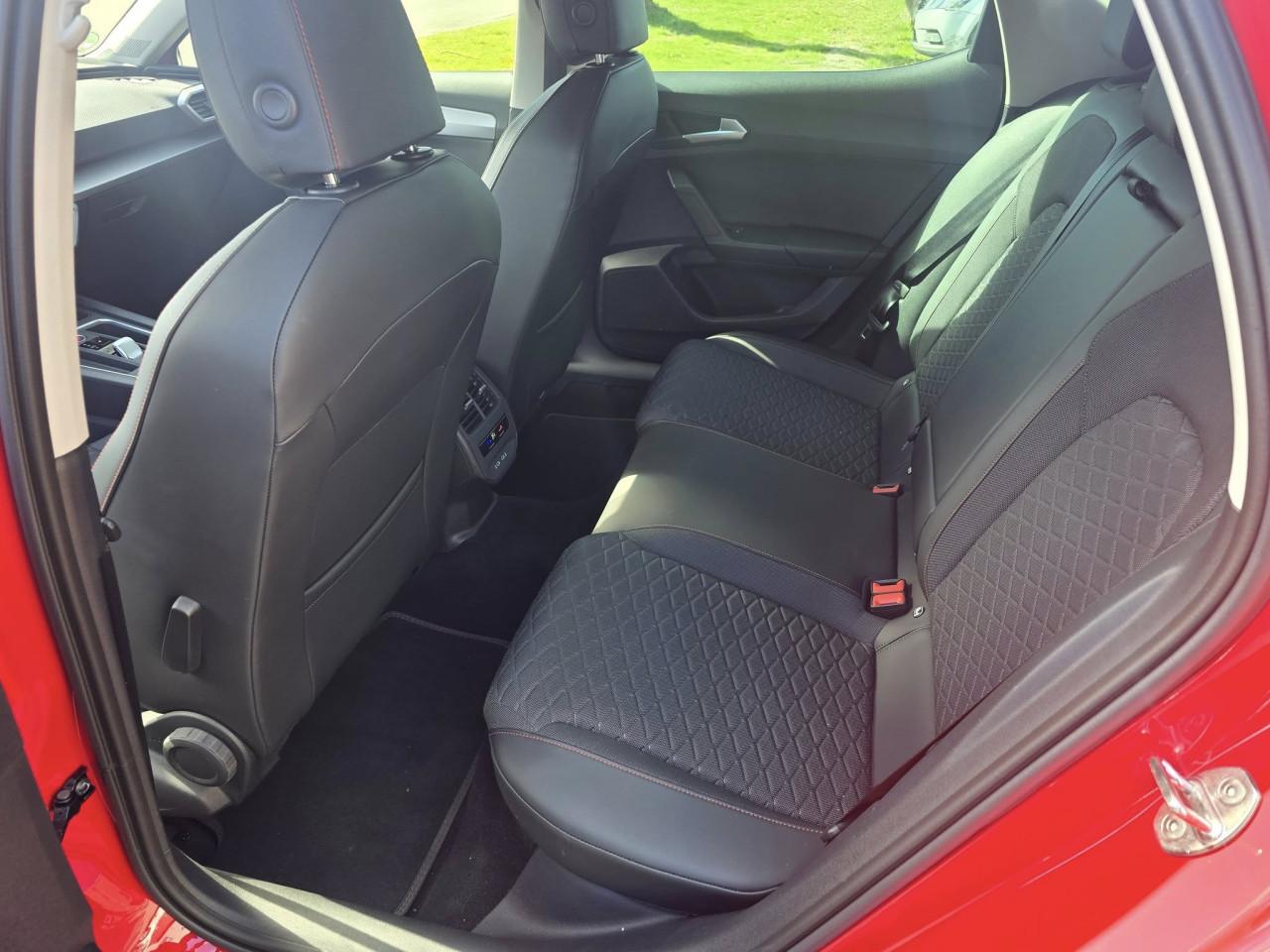 Seat Leon 1.5 eTSI FR Business Intense Automaat 2022