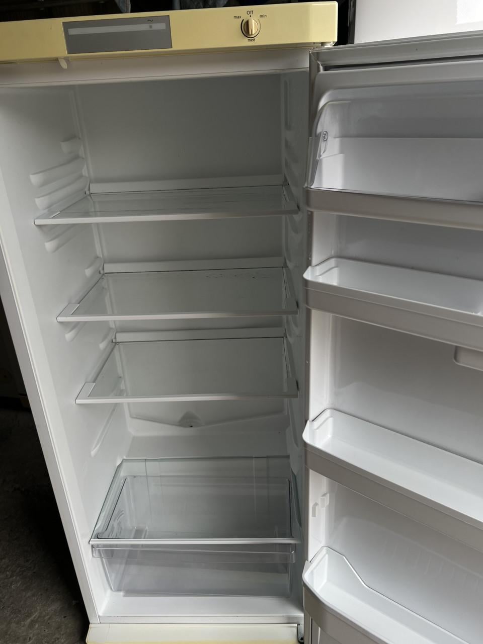 Ruime koelkast 150x60 cm. 278 liter schoon en netjes