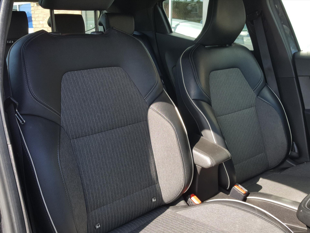 Renault Clio 1.0 tce 90pk intens navigatie | trekhaak | cruise & climate co