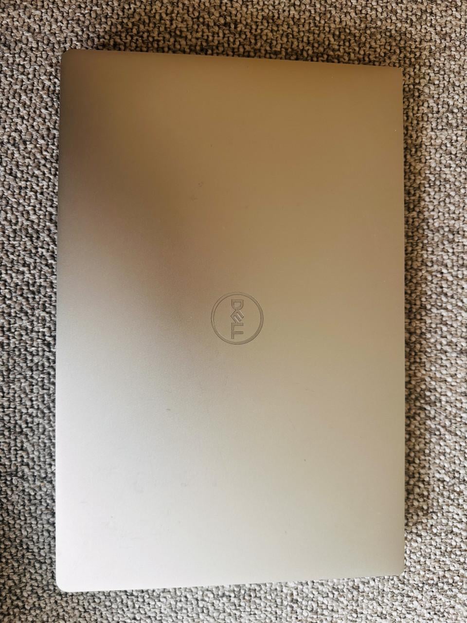 Laptop Dell xps i7 512 GB  16GB RAM Linux mint.