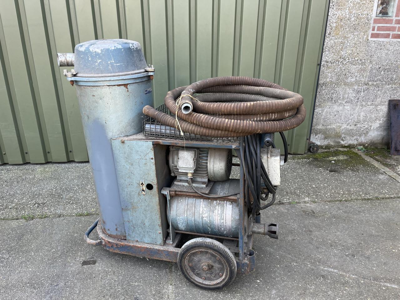 Industrieele stofzuiger. 380Volt