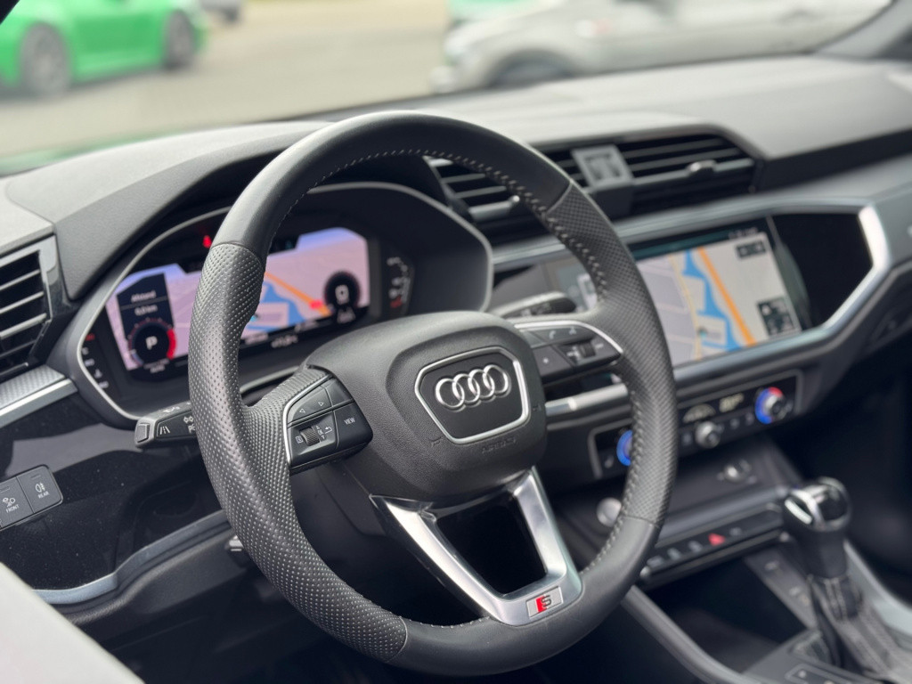 Audi Q3 35 tfsi 3x s-line * panoramadak * keyless * leer * camera