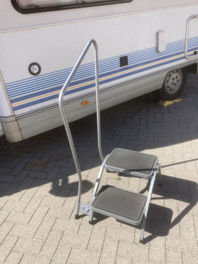 Camper/caravaan opstap met leuning