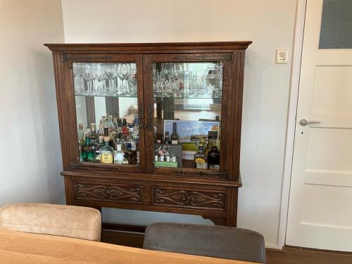 Antieke drankkast/vitrine