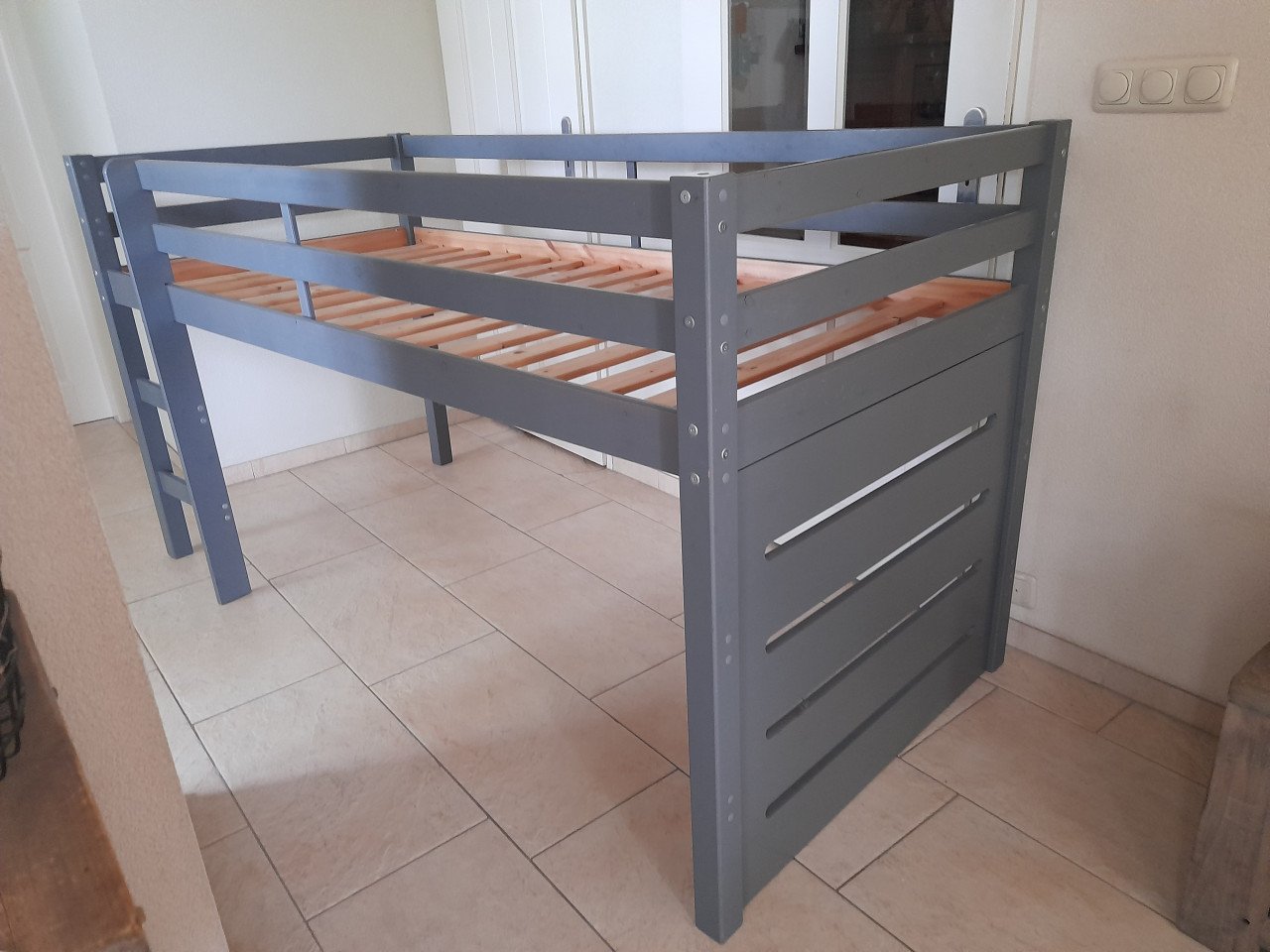 Hoogslaper 90 x 200 (in goede nette staat )