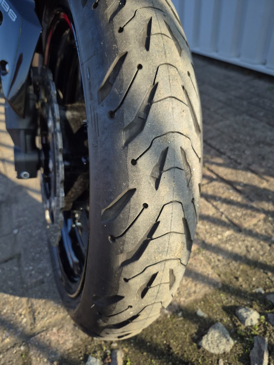Kawasaki Z900 Acrapovic uit 2023