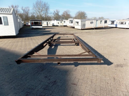 Div. onderstellen van stacaravans en chalets te koop voor zelfbouw project