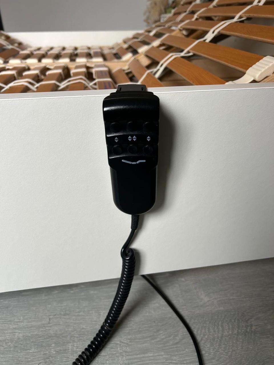 Tweepersoonsbed met elektrische lattenbodem, direct op te halen