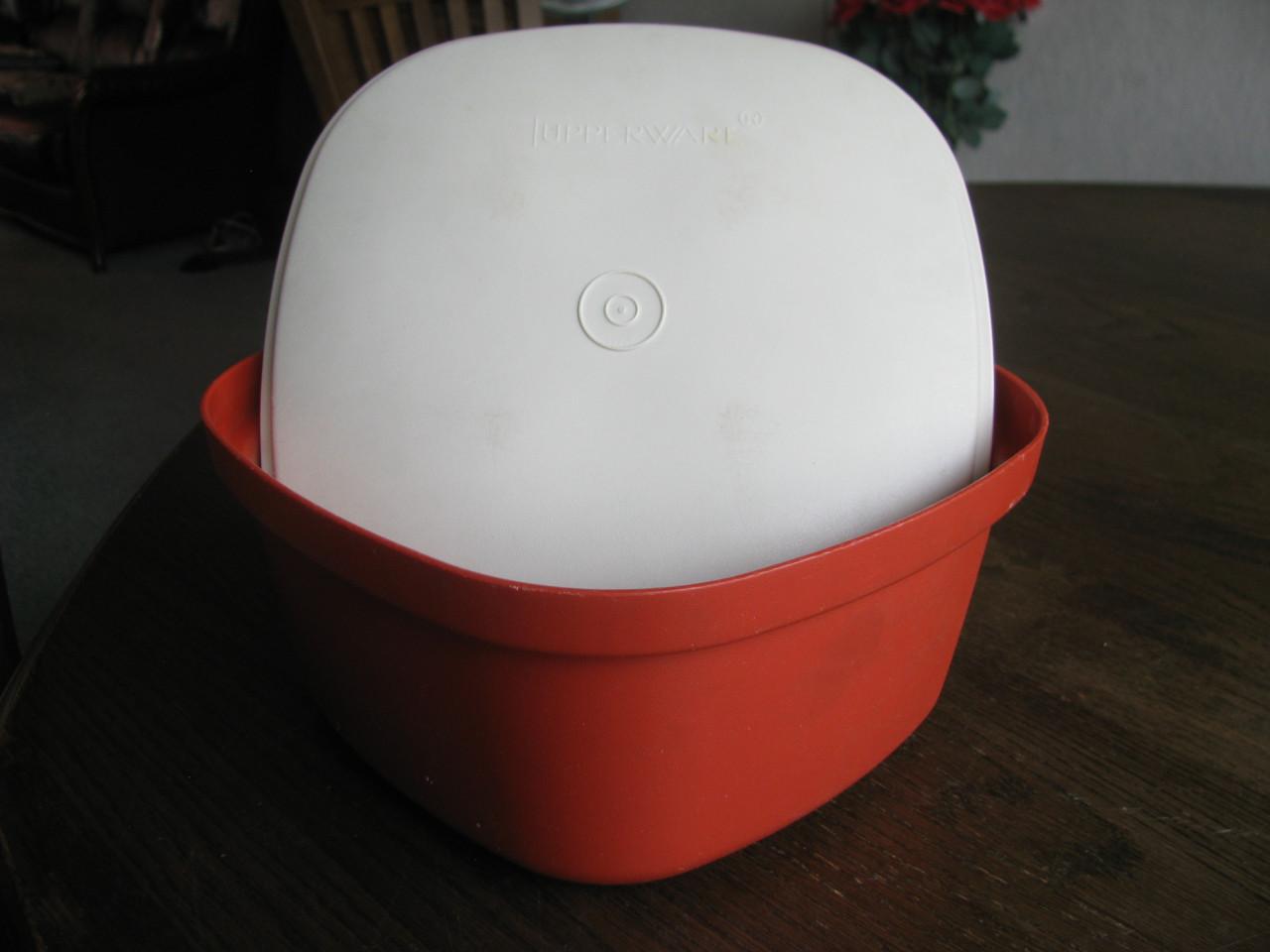 Opbergdozen, ook van Tupperware.