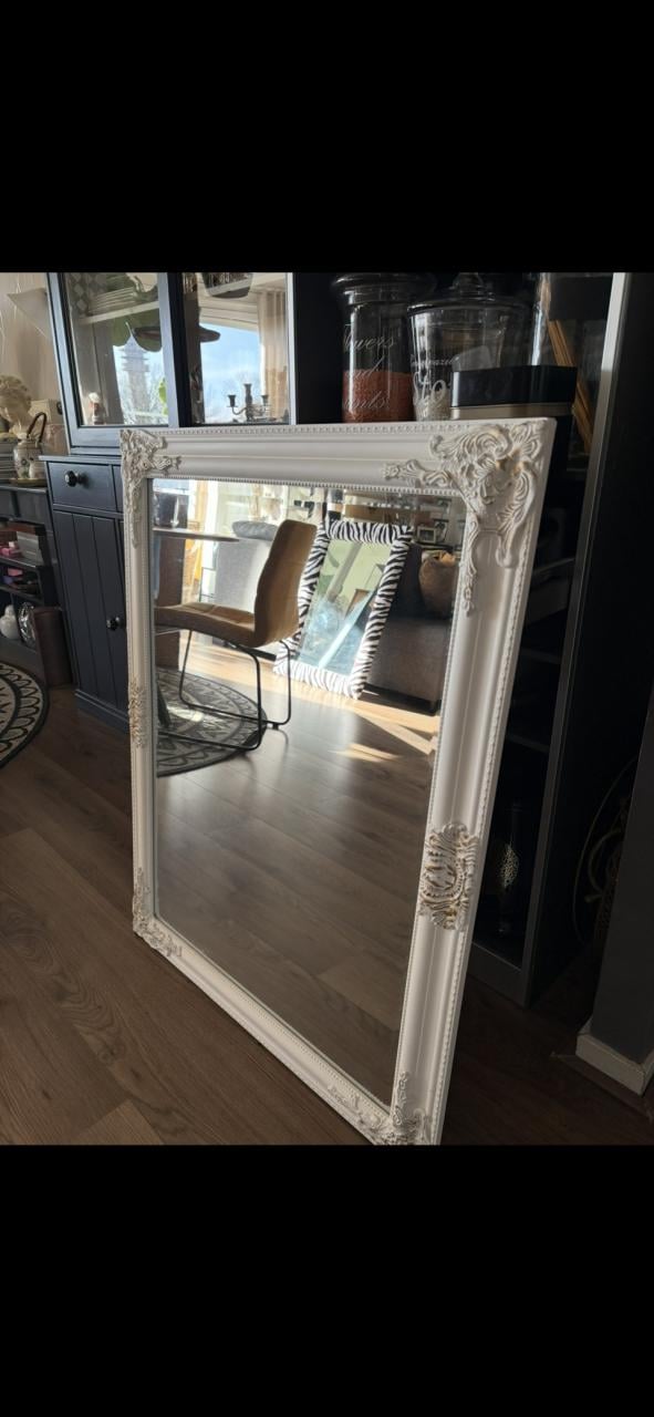 Spiegel in witte lijst