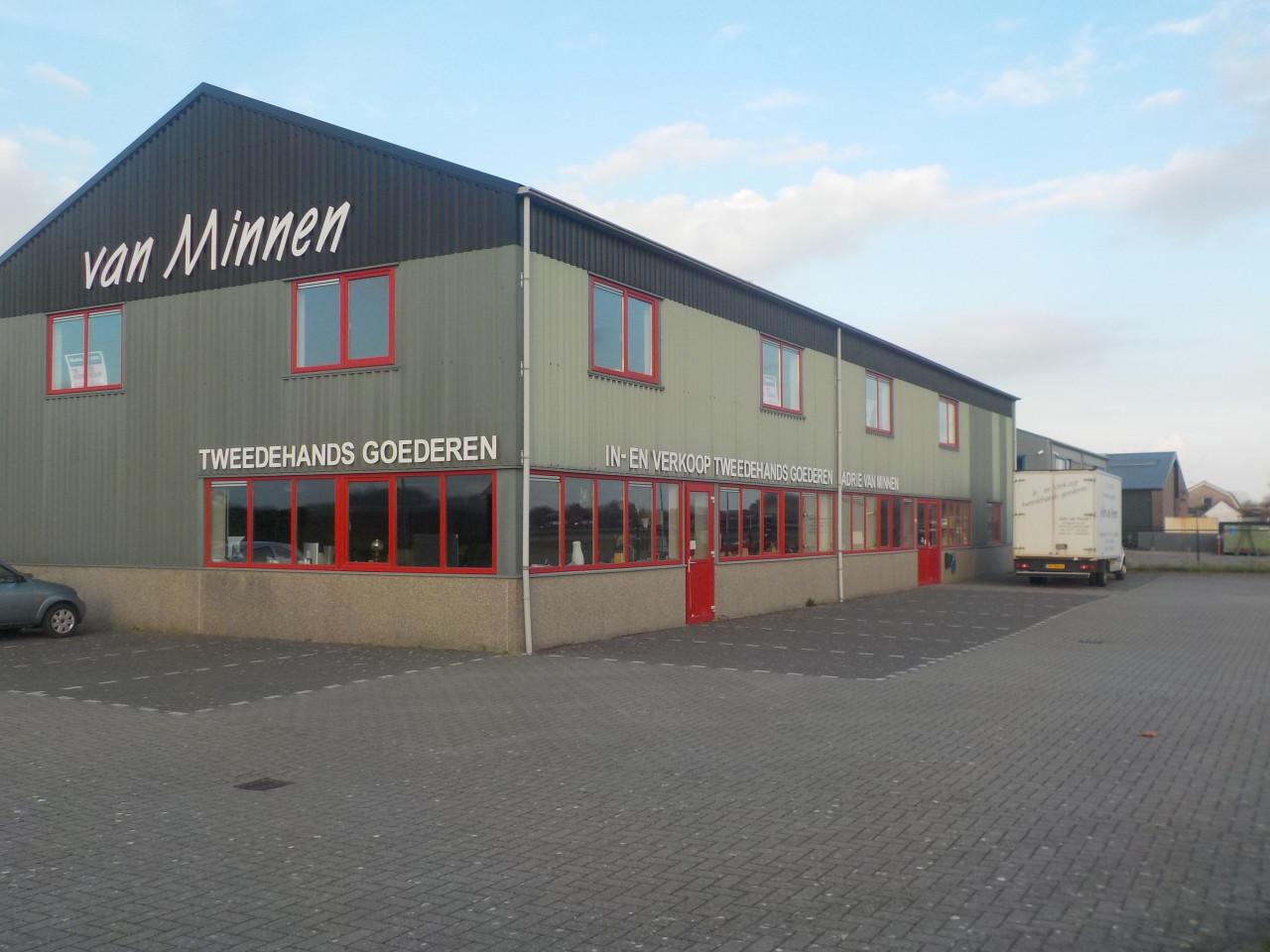 Grote stoffen bank ( breed 240 cm ) + hokker 60 x 90 cm in goede staat