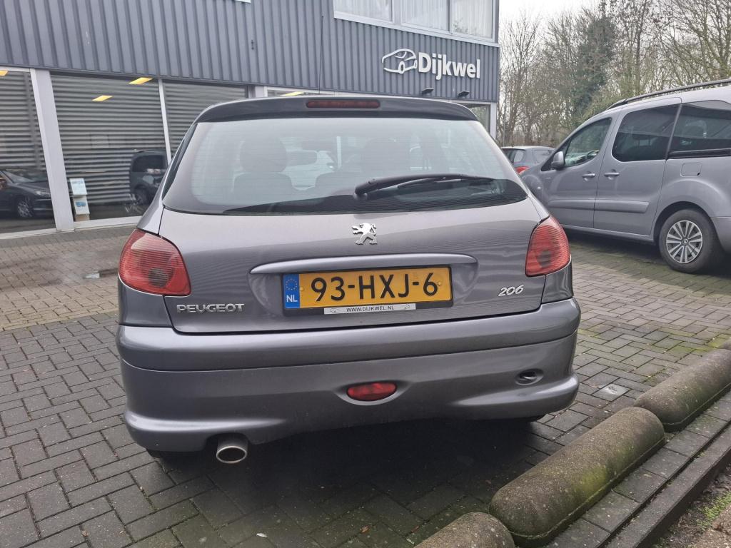 Peugeot 206 1.4i generation 5-drs airco/cruise nieuwe apk!
