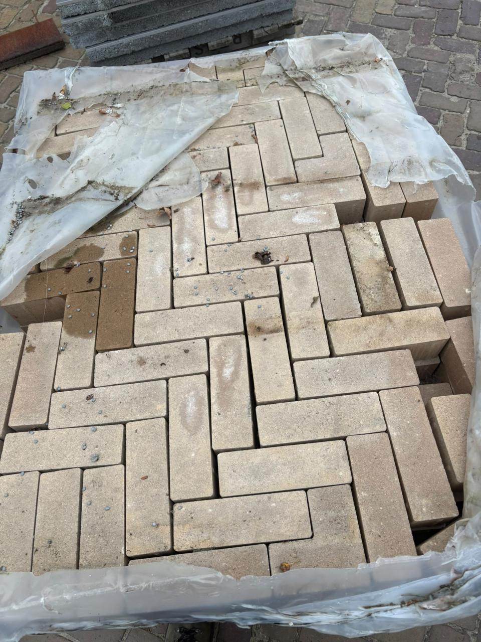 Partij betonnen dikformaat geel 21x7x8