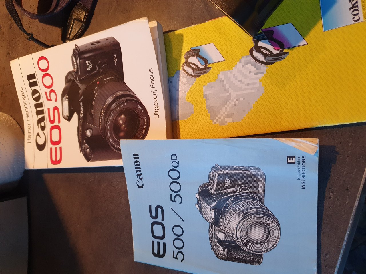 2 mooie vintage canon camera's EOS 500 en EOS 1000F in een koop....