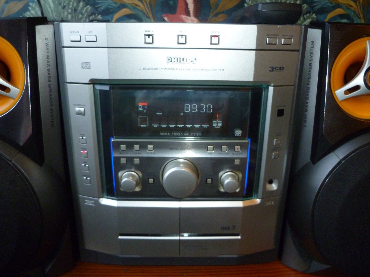 Philips stereo,set met een 3 cd wisselaar