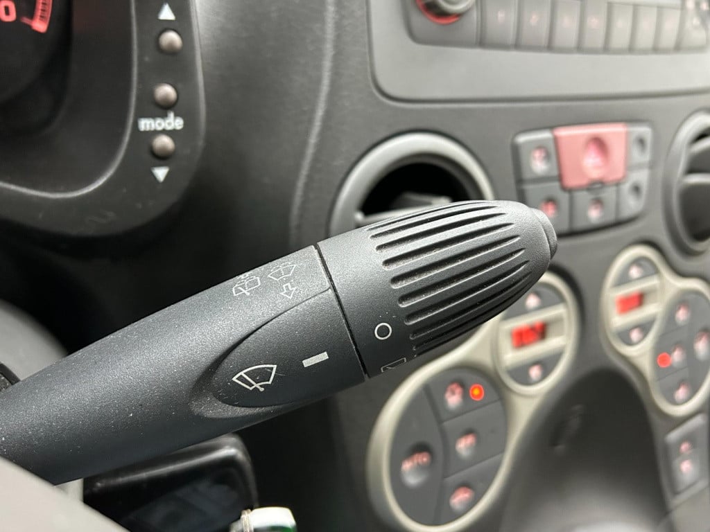 Fiat Panda occasion 1.2 emotion | geel | airco | 5 deurs |