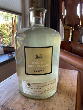 Oude winkelfles Eau de Cologne 5 ltr.