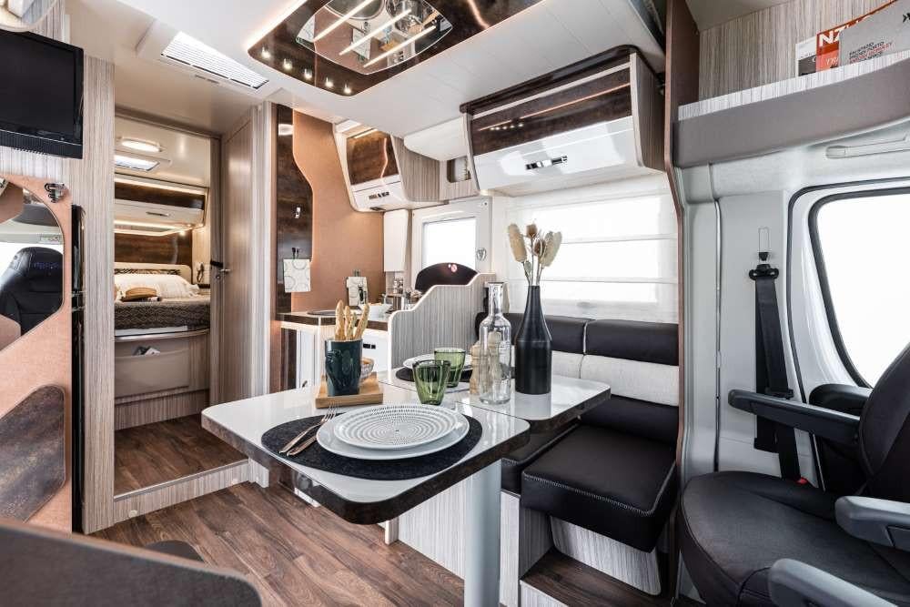 Elnagh T-Loft 582 - Face-to-face zithoek - Queensbed - Automaat - 2024