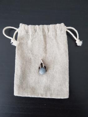 Angeliet hanger tussen healing hands
