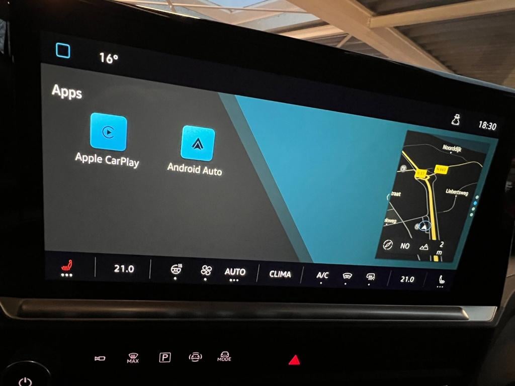 Volkswagen E-transporter 32 l2h1 bulli 64 kwh bulli 285pk, trekhaak enz..