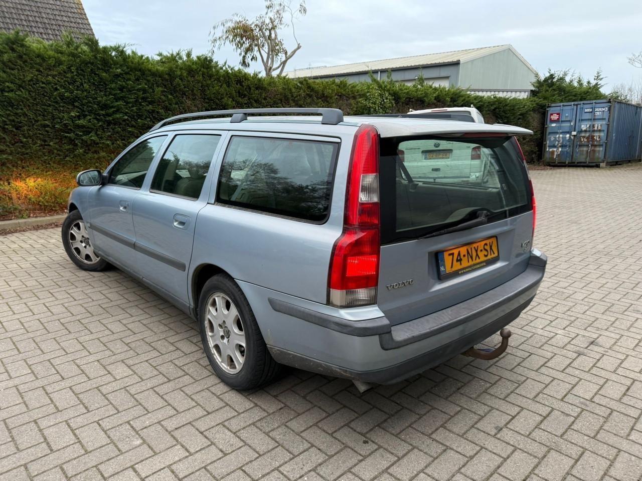 Volvo V70 2.4 Comfortline 7 zitter Jaar Apk