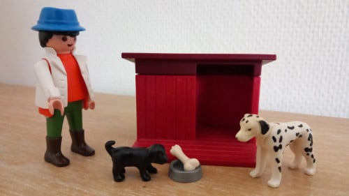 Playmobil hondenhok met hondjes,voer en baasje