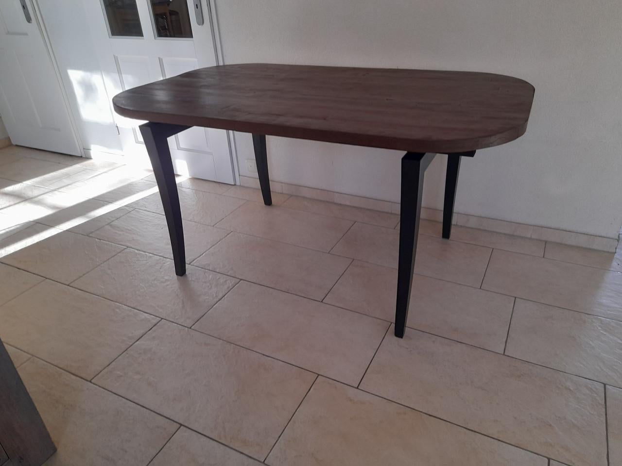 Mooie massief houten doorleefde tafel 89 x 150 x 75H (in goede staat)