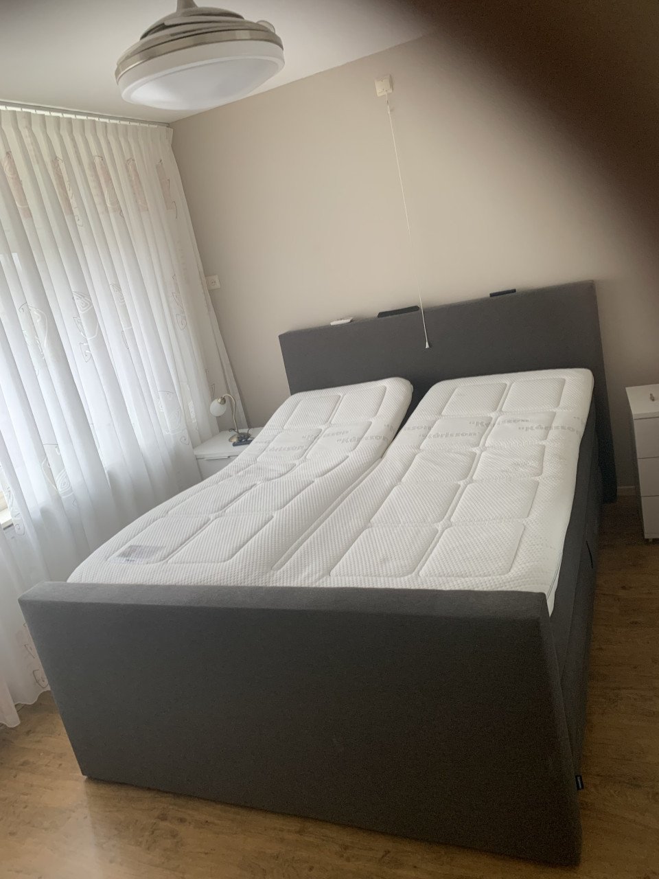 Boxspring elektrisch met licht en  kasten
