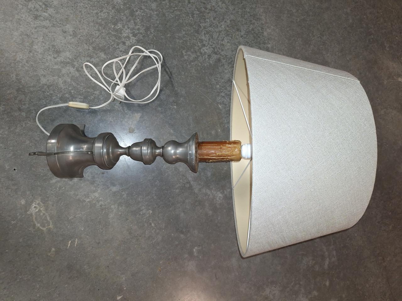 Te koop tinnen schemerlamp in zeer goede staat.