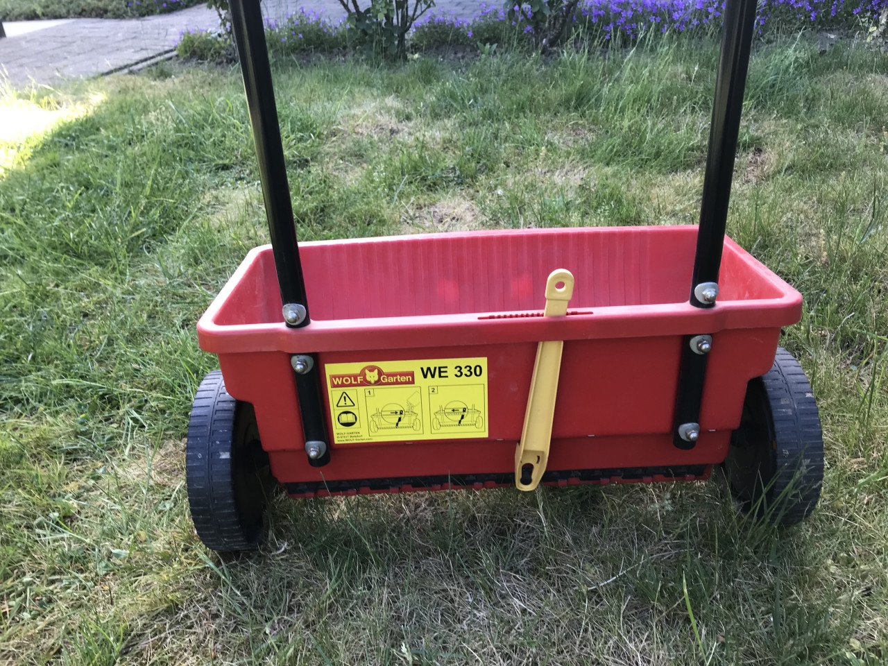 Te koop : Wolf-Garten strooiwagen