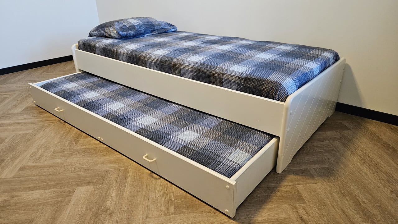 Onderschuif bed ( lade op wielen ) inclusief matrassen