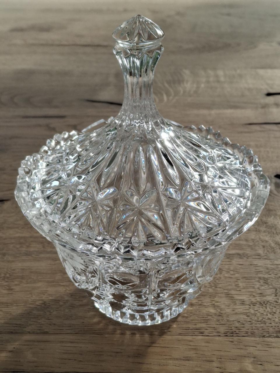 Puntgave Vintage Kristallen Bonbonnière hoogte 19cm dia 15cm