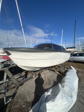 Kajuitboot Yamaha 20 PK met wat werk