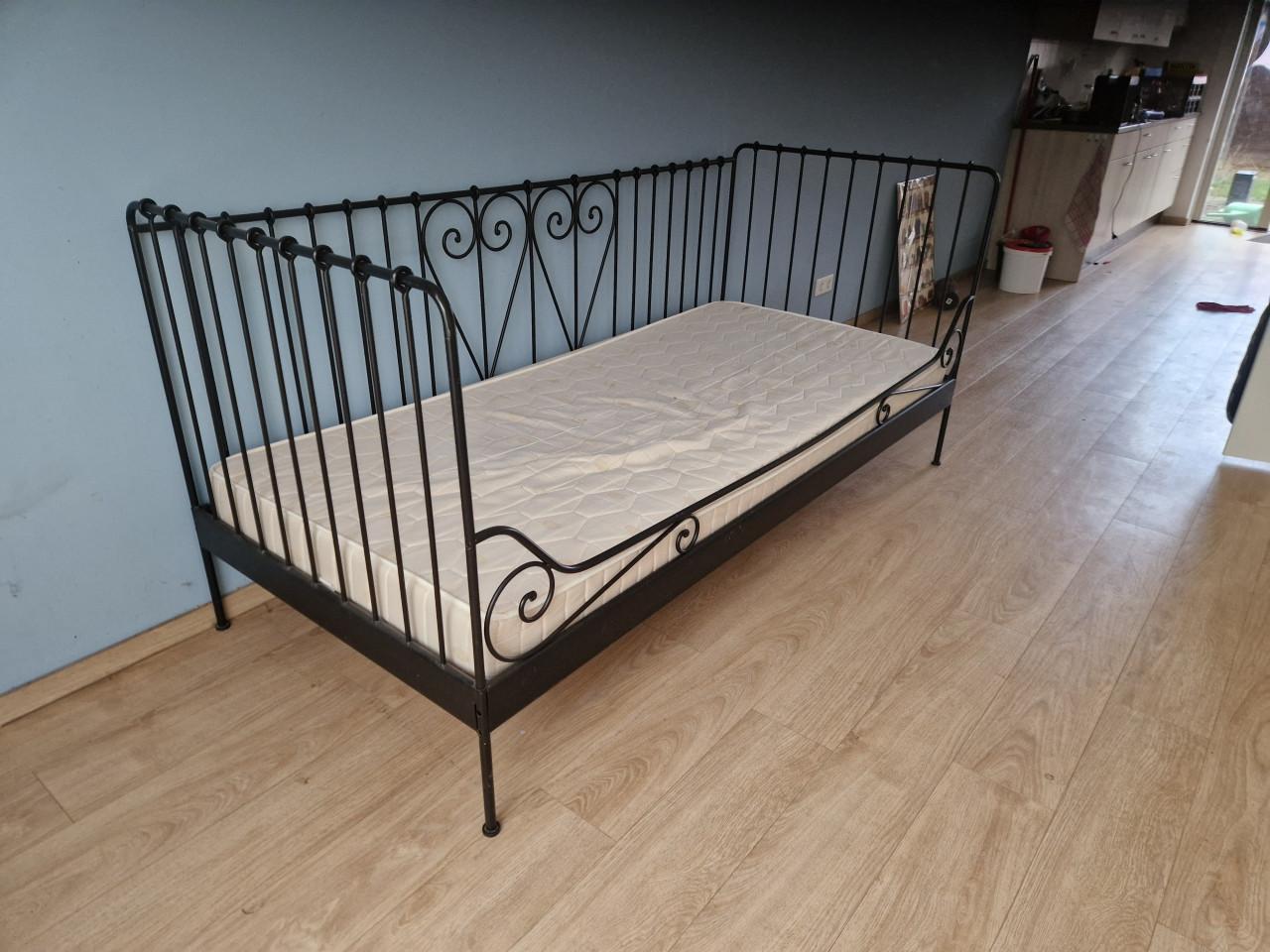 Te koop, éénpersoons spijlenbed