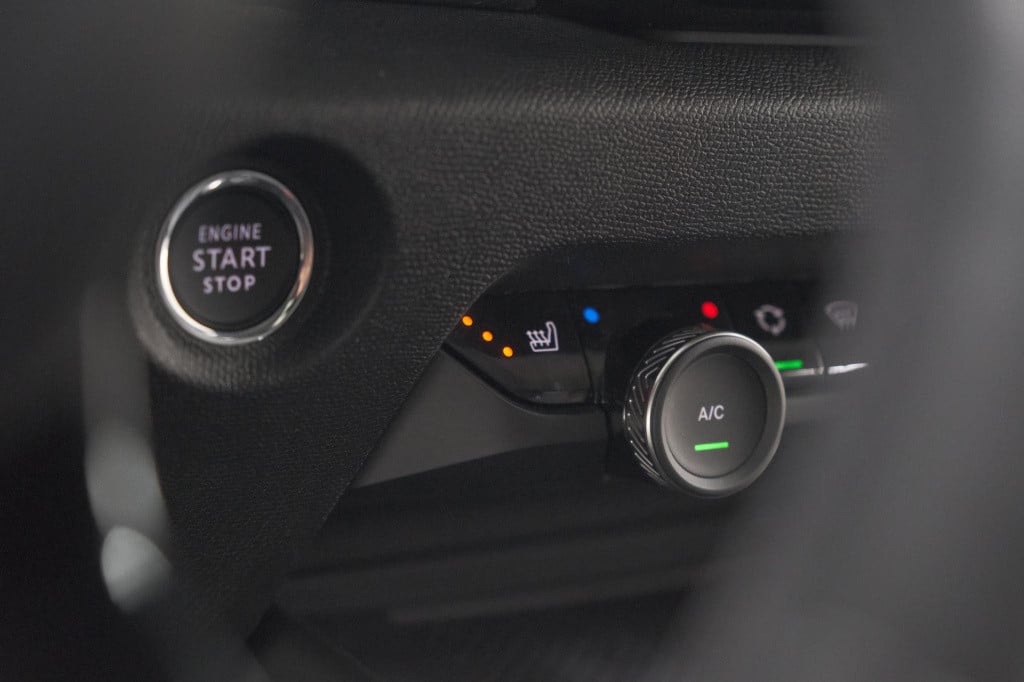Citroen C4 puretech 130 eat8 shine | camera | dodehoekdetectie | head-up di